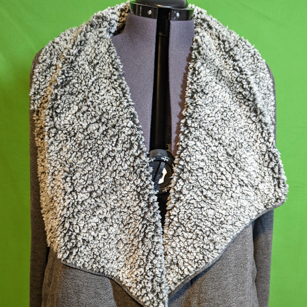 NWT Thread + Supply size large sherpa jacket